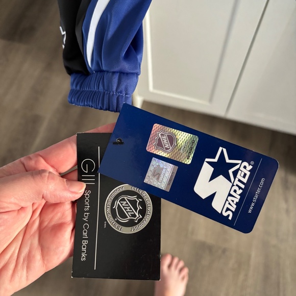 Toronto Maple Leafs jacket - Picture 6 of 6